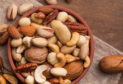 Nature’s Power Pack: Health Benefits of Nuts & Dry Fruits